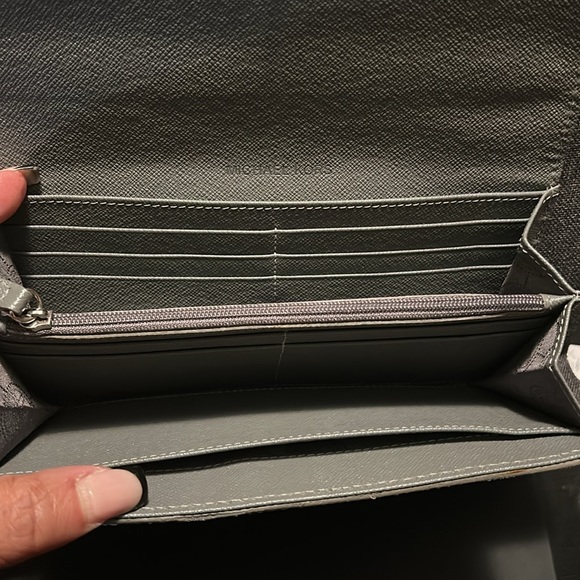 Michael Kors, gray snake, print fabrication & silver tone wallet, pre loved. - Picture 3 of 10